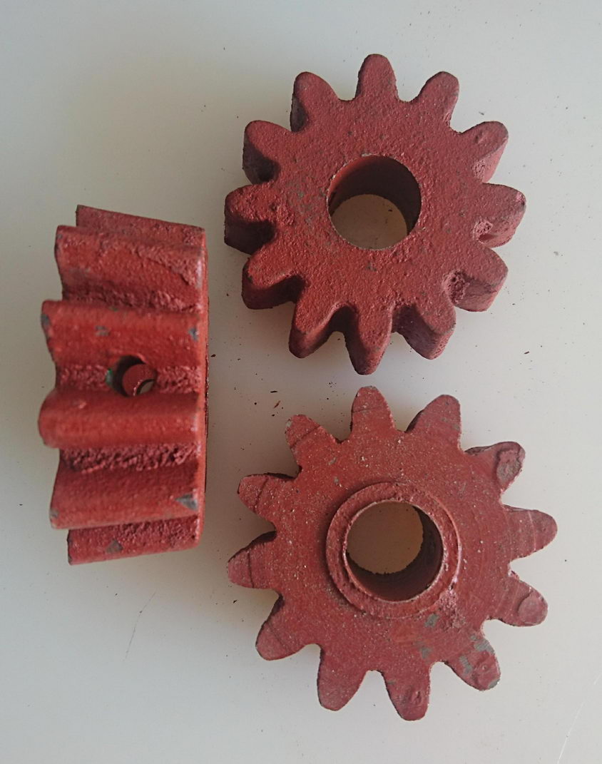 ZUPČANIK POGONSKI  ZA EM-300